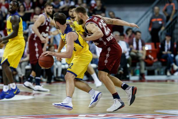 边路传递 边路传递